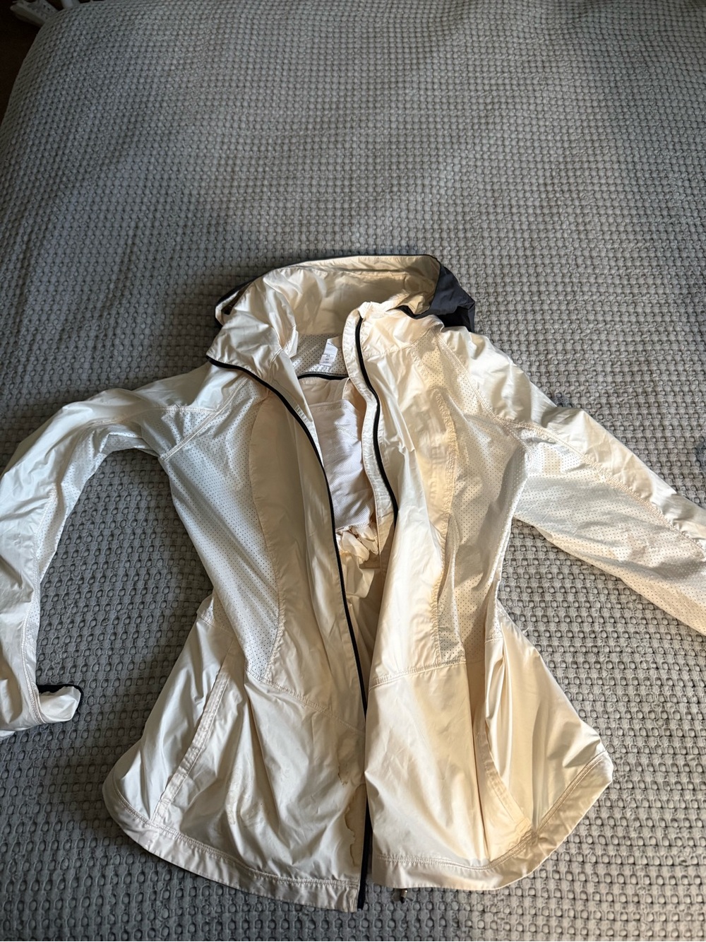 lululemon athletica Lightweight Hooded Anorak Jacket in Cream with Black Trim